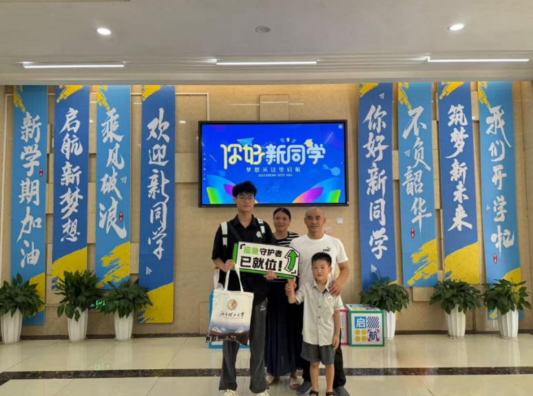 解锁“Campus Walk”，快猫
迎新“闯关”玩转安全健康知识