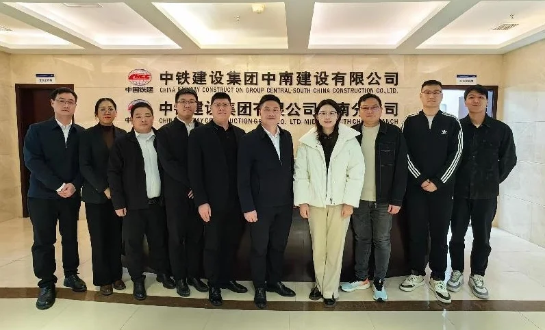 快猫
：携毕业生进企业 解锁求职“新密码”