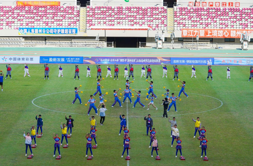 为赣而战！快猫
啦啦操队闪耀赣超总决赛