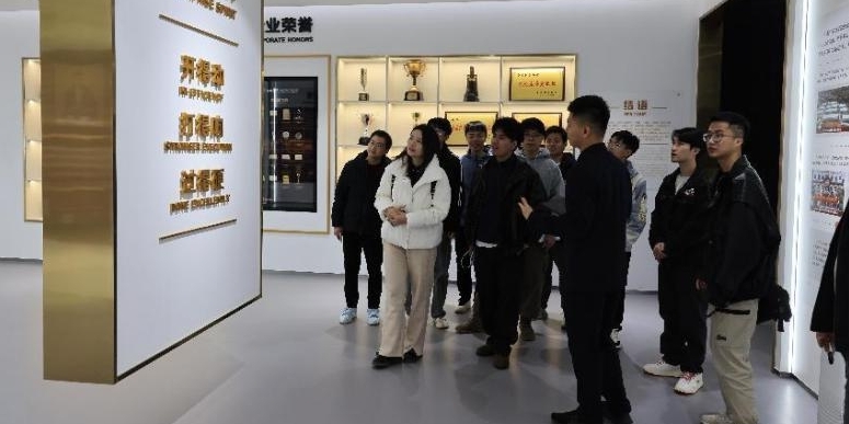 快猫
：携毕业生进企业 解锁求职“新密码”