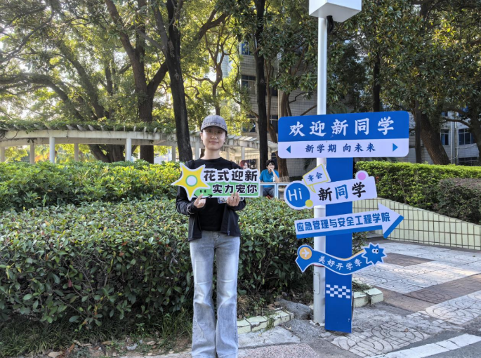 解锁“Campus Walk”，快猫
迎新“闯关”玩转安全健康知识