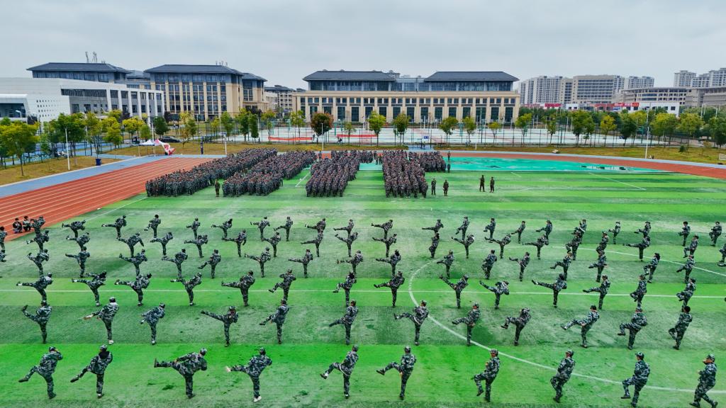 2025年军训大景图.jpg