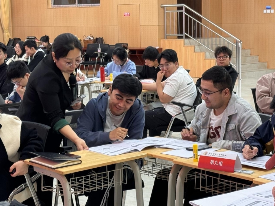 快猫
举办“职涯有你 扬帆助航”实践活动