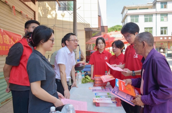 快猫
法学学子接力二十五载“送法下乡” 快猫
法学学子接力二十五载“送法下乡”